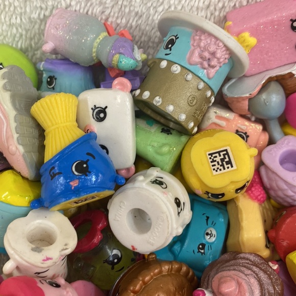 SHOPKINS Random Pieces - Lot of 50 - Picture 3 of 5
